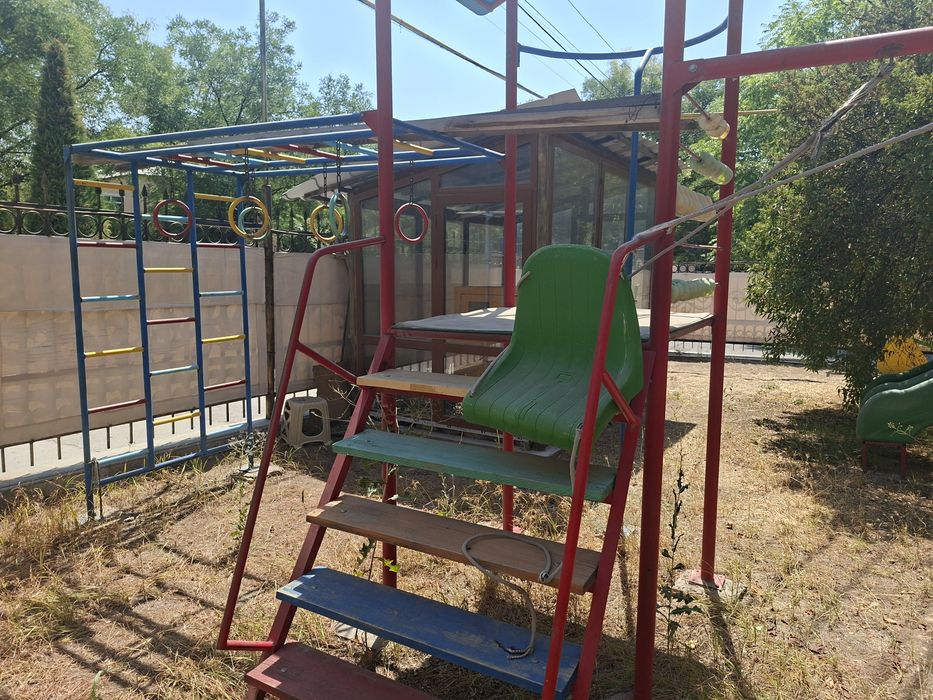Продаю срочно игровую площадку.