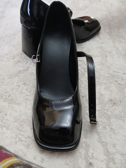 Продам Школьные туфли