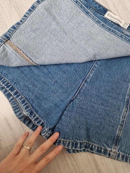 Fusta pantalon scurti blugi Stradivarius