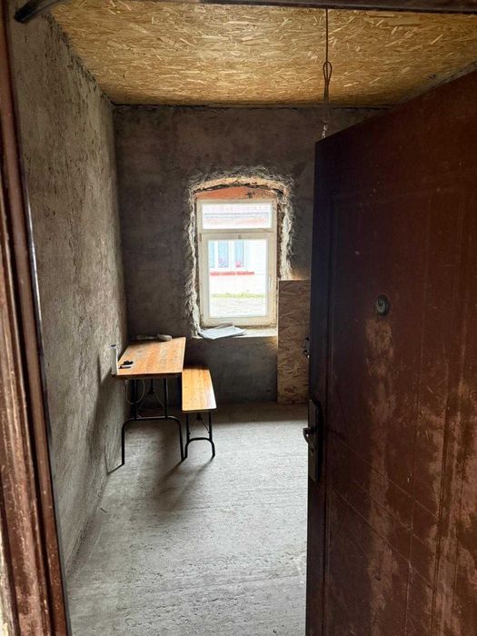 Vând casă la Anina!