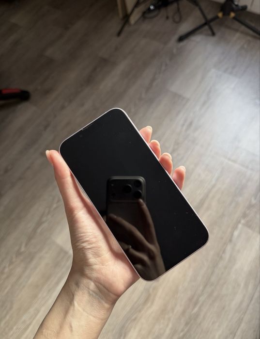 Сиреневый Айфон 14