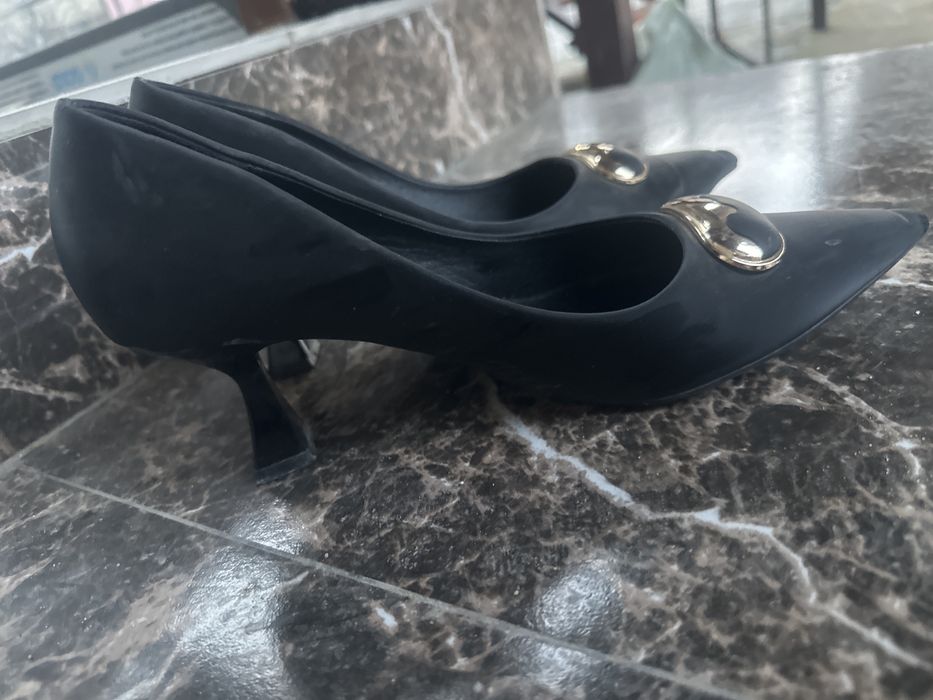 Туфли сатылады (Продаю туфли)