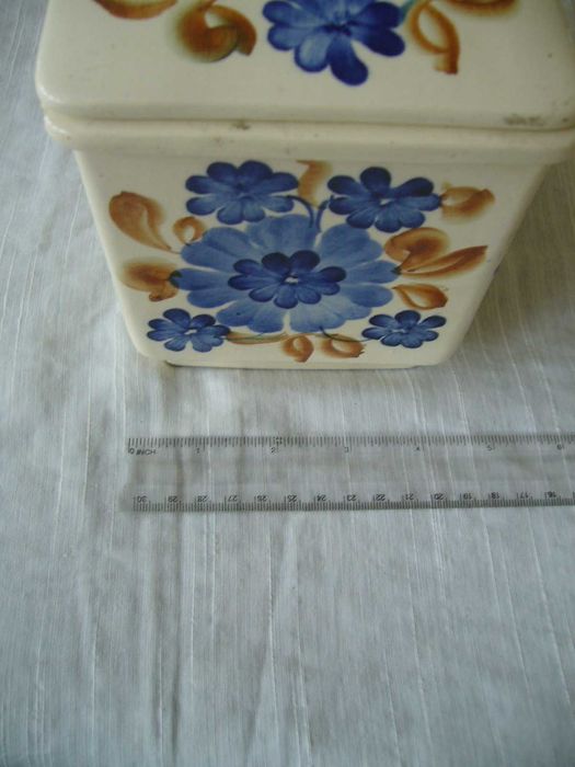 Стари Порцеланови Кана и Кутия