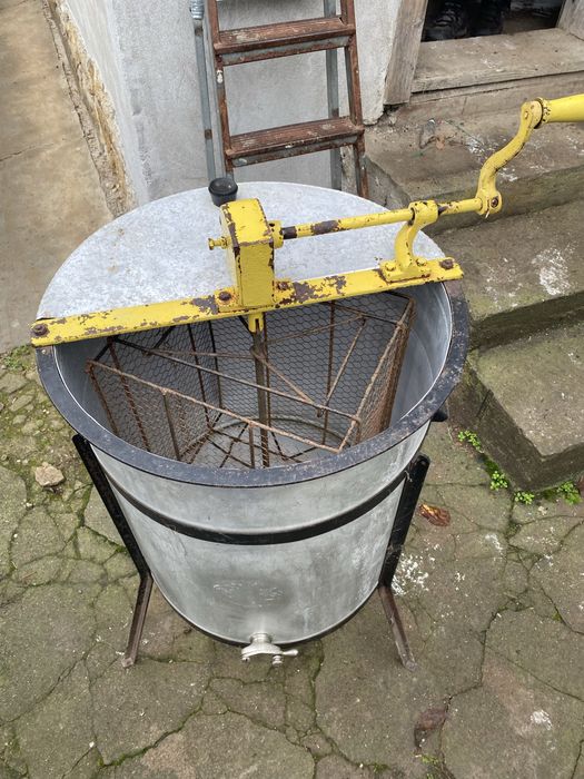 Центрофуга за мед