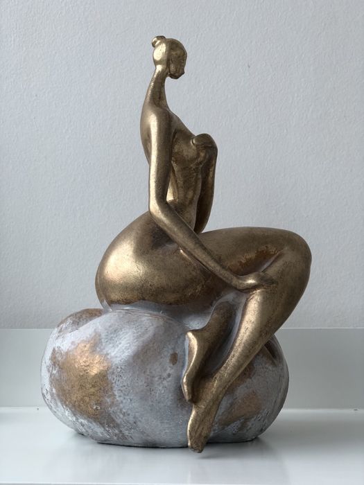 Статуэтка девушка 25000т