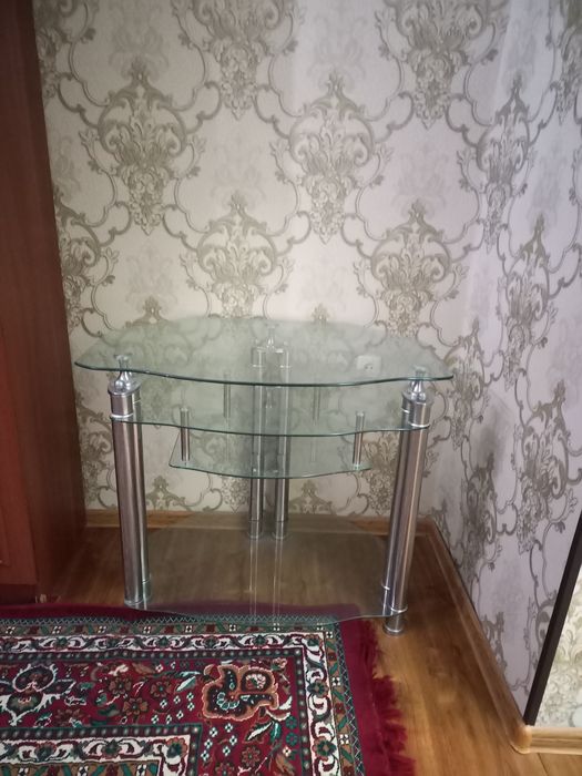 Телевизор подставка сотаман. Холати б/ у. Карши шахар.260 000 минг