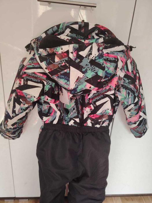 Продам зимний комбинезон на 3-5лет