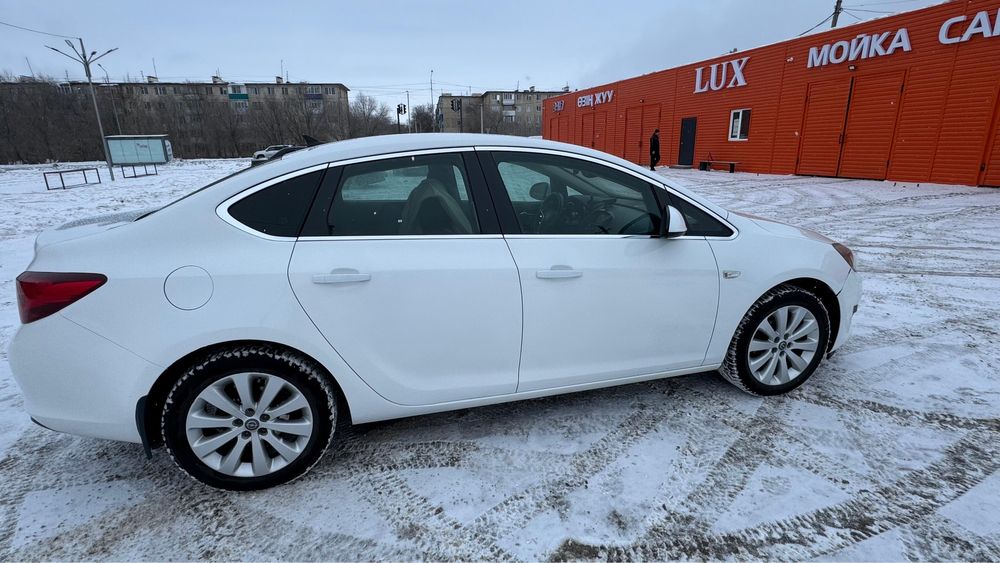 Продам опель астра j