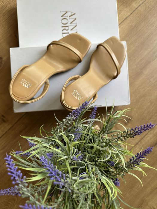 ANNY Nord / the naked sandal 37