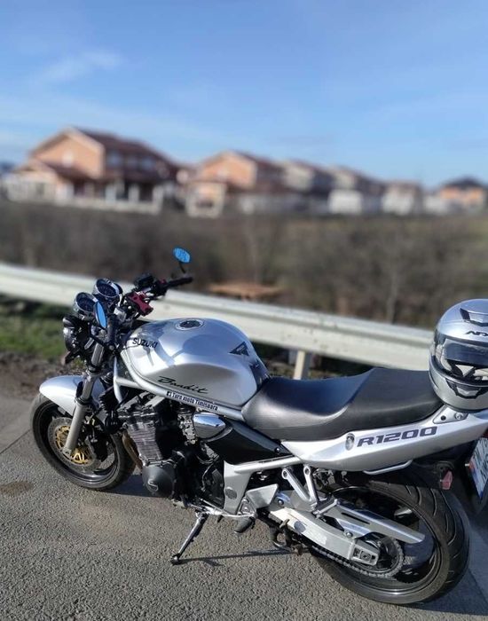 Motocicleta suzuki bandit 1200