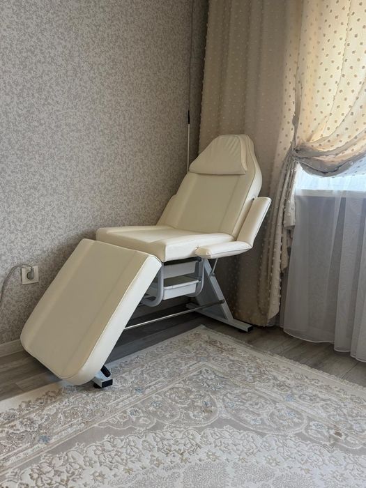 Косметологическое массажное кресло.