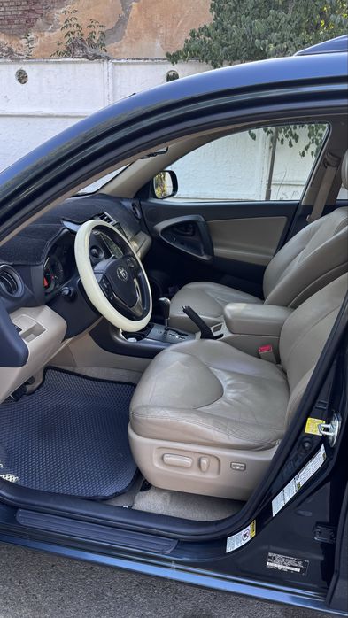 Тойота Рав-4 2012 год