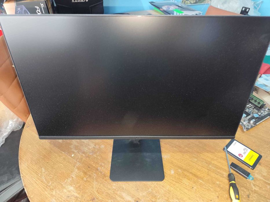 24-инчов FHD IPS монитор със 120Hz честота на опресняване