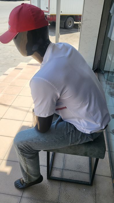 Manikenlar kiyim dukoni uchun