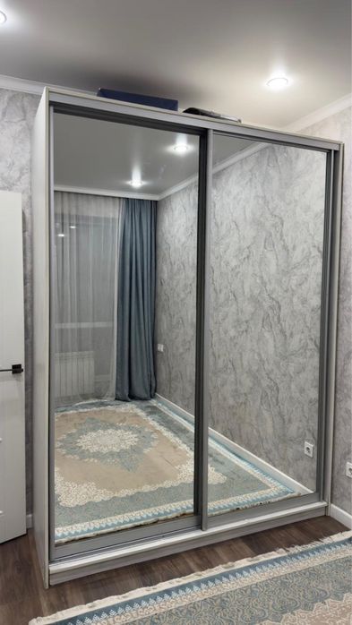 Продам шкаф купе с зеркалом