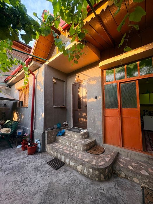 Casa P+1 de vanzare - Zona centrala