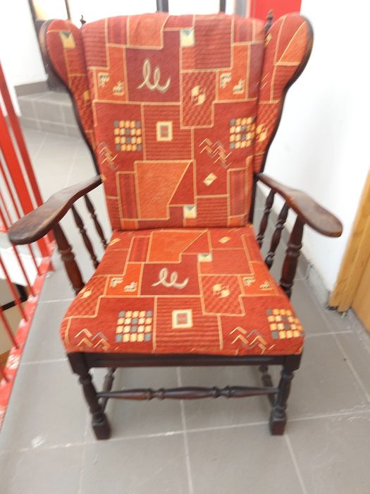 Vând scaune lemn vechi