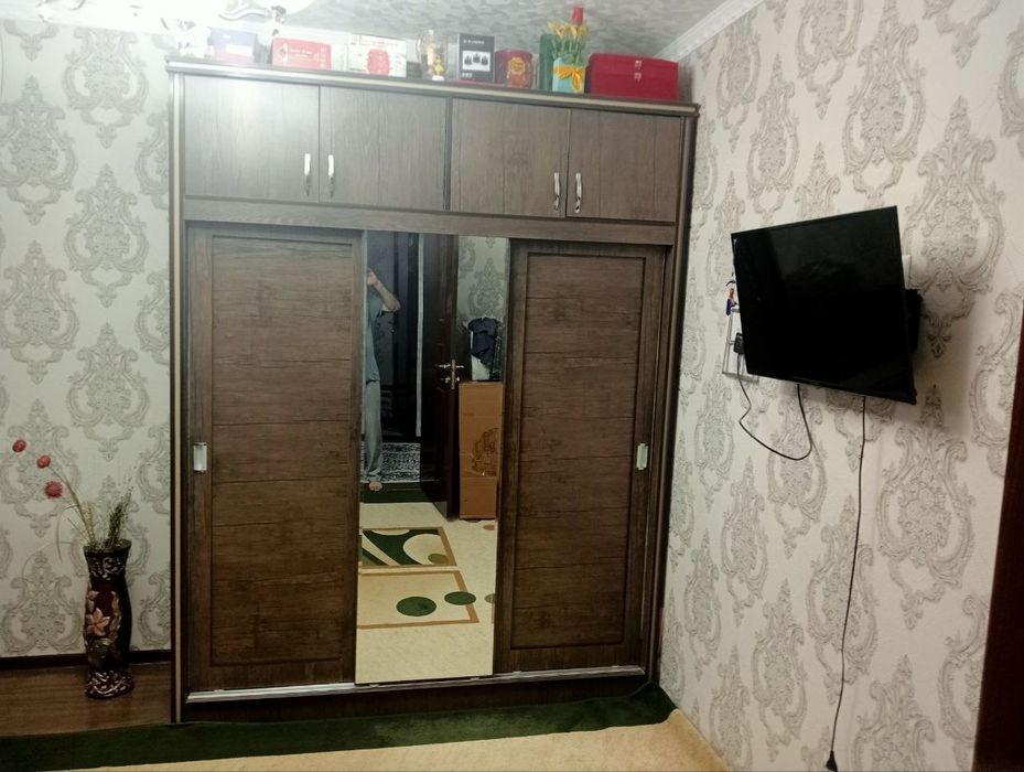 Катеж сотилади 2 сотикли.