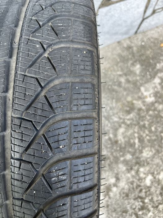 1бр. гума 245/40/19  Pirelli PZERO Winter