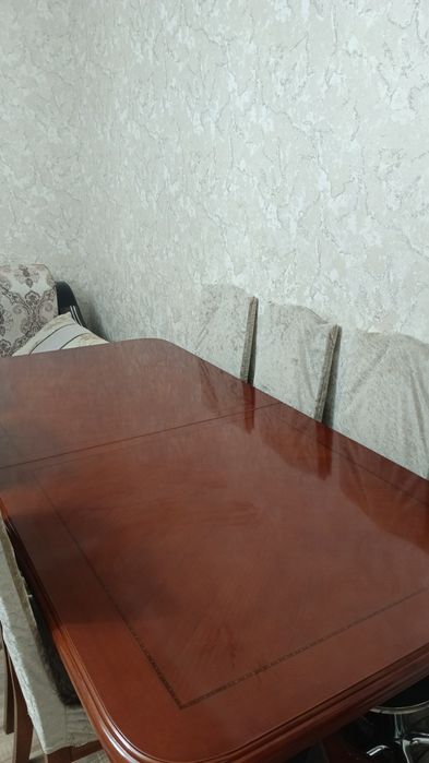Продается стол в гостиную