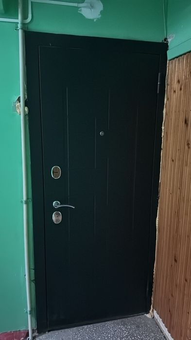 Продам дверь б/у