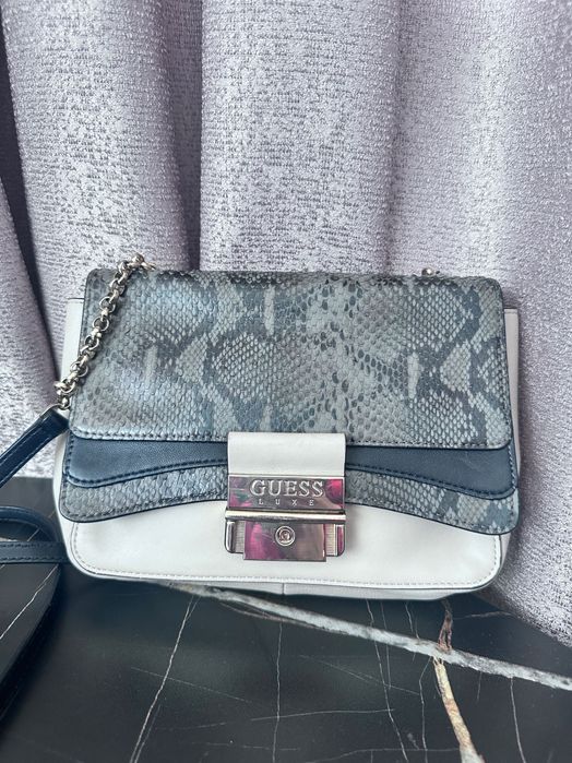 Дамска чанта Guess