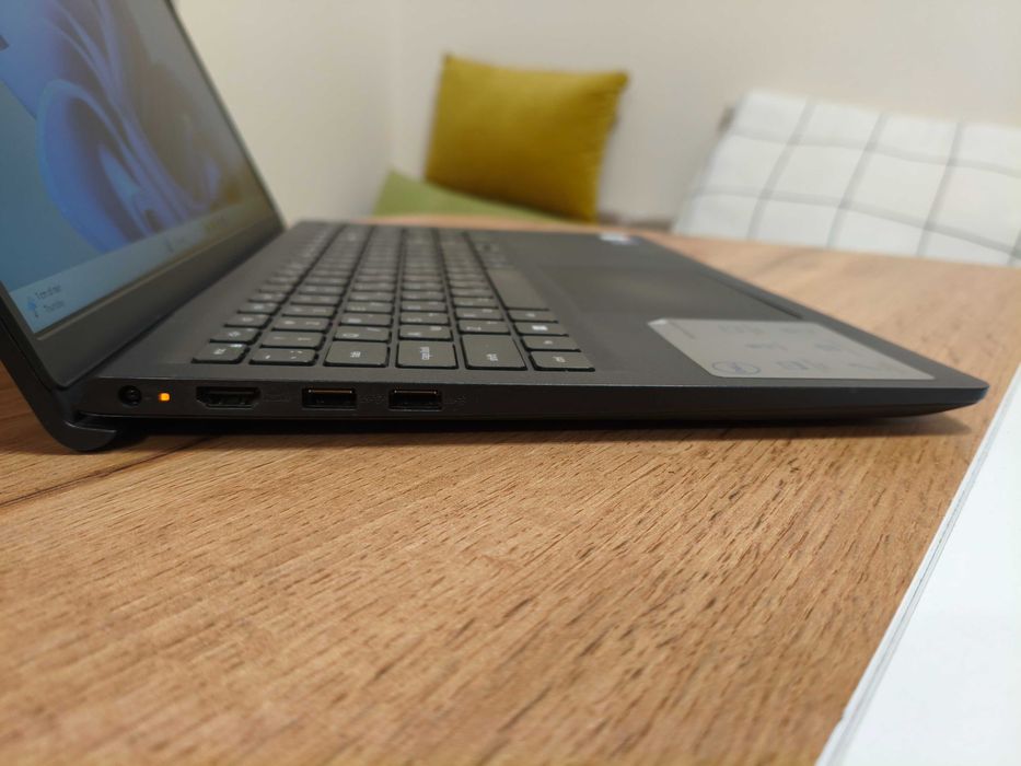 лаптоп Dell Inspiron 15 3511 - i7 1165G7, 8/16GB RAM, 256 NVMe