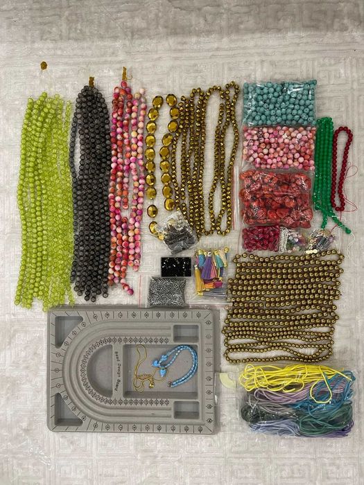 Набор для рукоделия (бусины, пряжа)