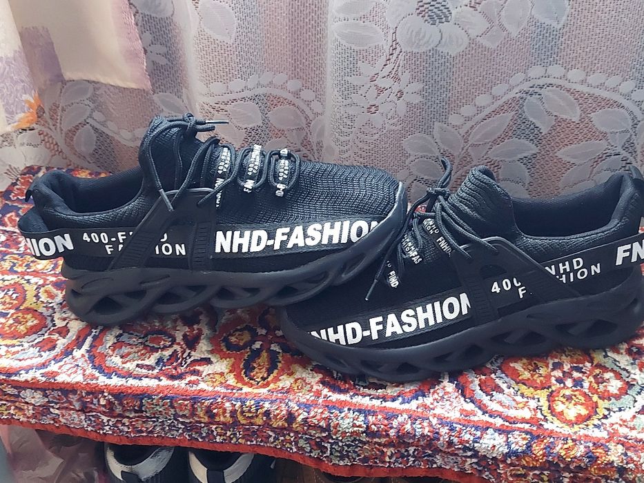 Продам кроссовки