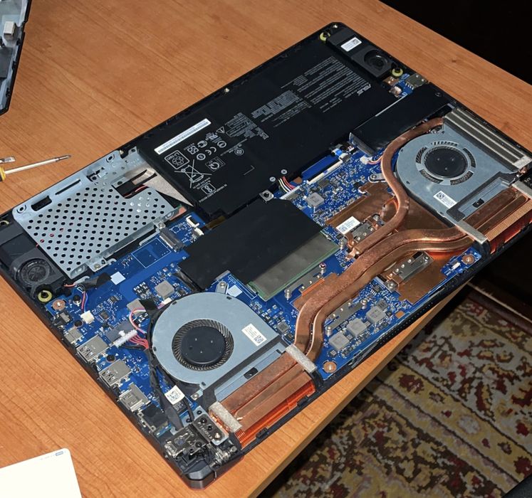 Repratii calculator si laptop