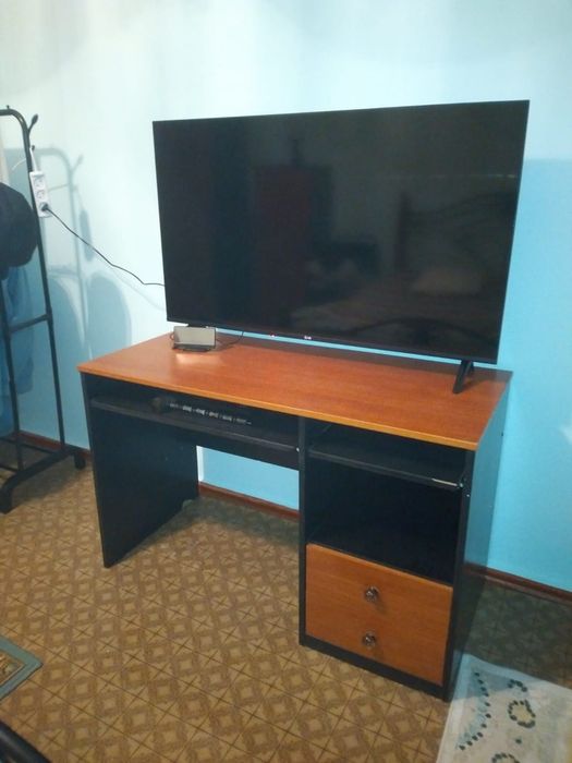 Продаётся стол письменный