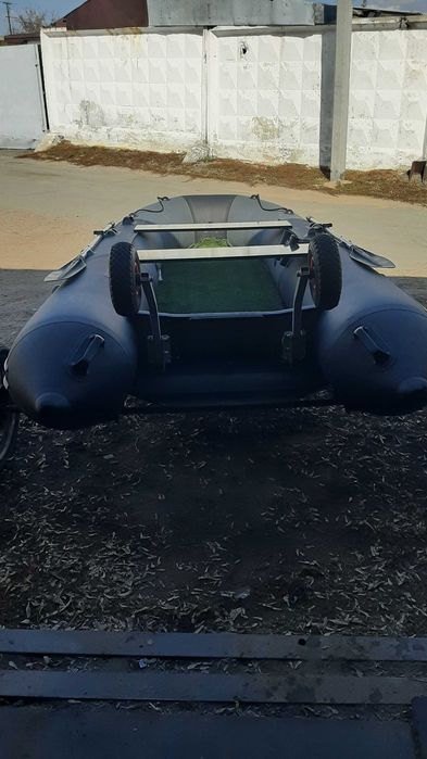 Продам резиновую лодку с мотором