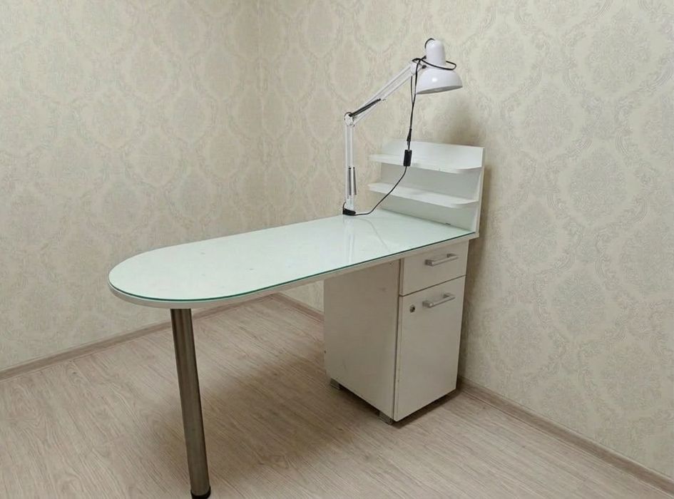 Маникюрный стол 4 штуки