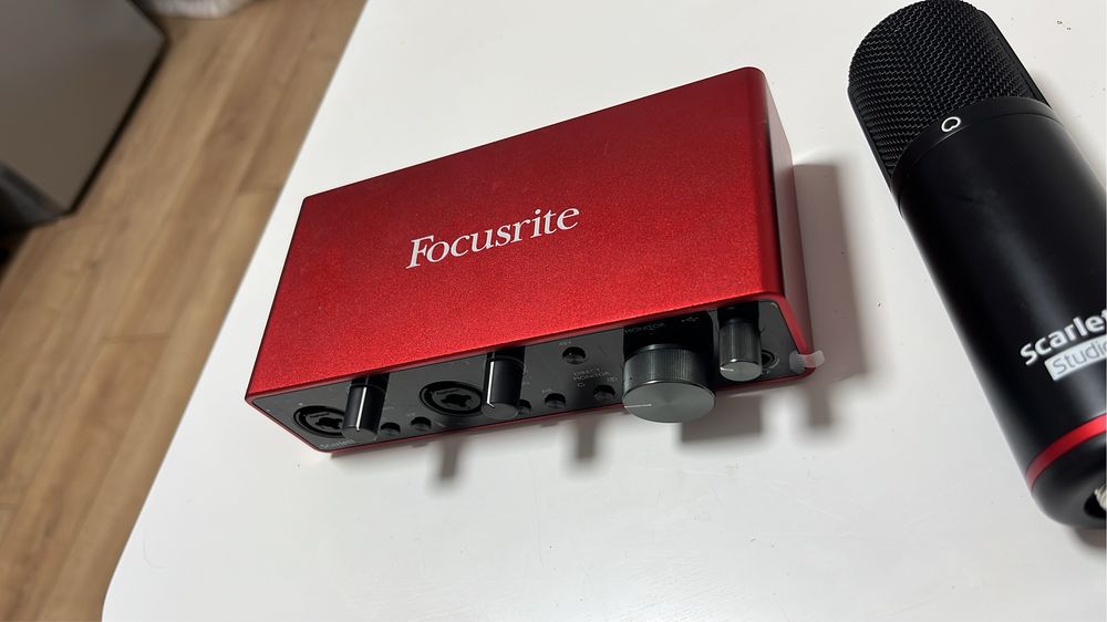 Foscurite 2i2 3gen с микрофоном