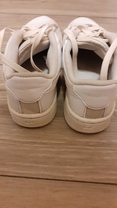Дамски бели маратонки  Nike Court Royale