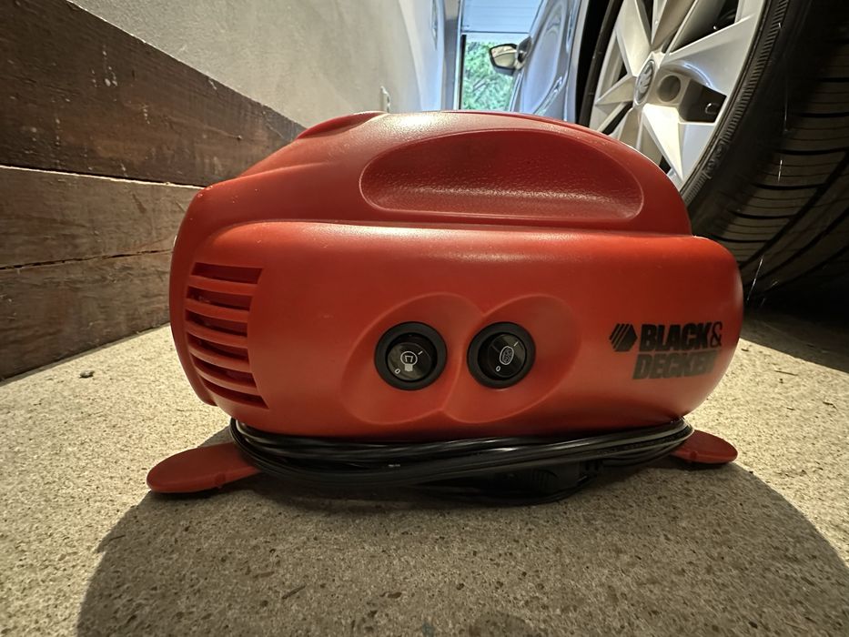 Компресор за помпане на гуми BLACK&DECKER ASI200