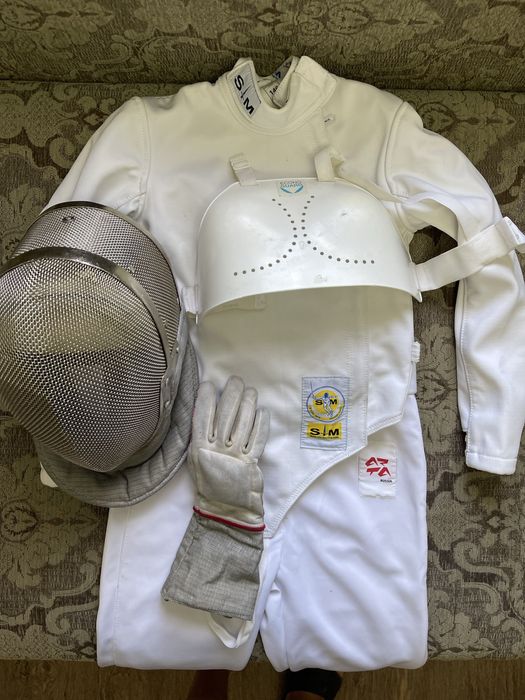 Форма фехтовальная б/у