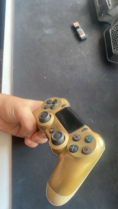 Продам sony ps4 1 штук