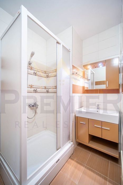 Продава се Тристаен апартамент в Варна, Възраждане 1 - 97 кв.м за 2217 €/кв.м - Снимка #8