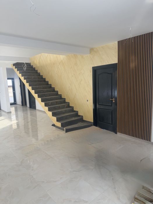 Casa la intrare in Sat Costi