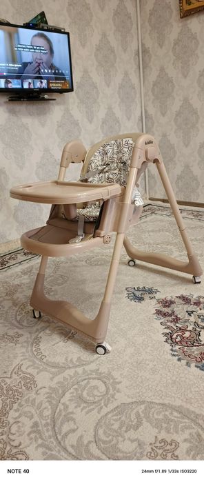 Обеддонный столик для малыша