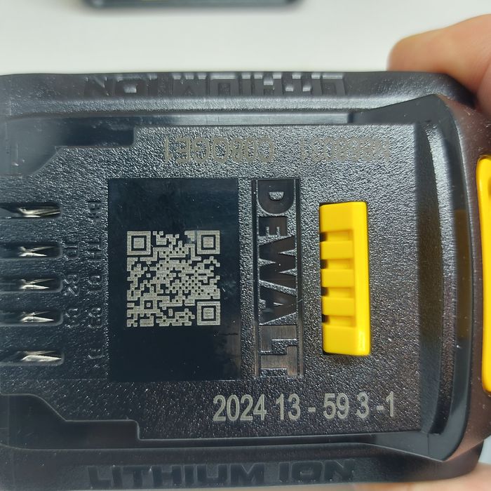 Нова партида батерии Dewalt DCB182 4ah