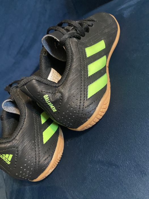 Incaltaminte pentru fotbal marimea 33