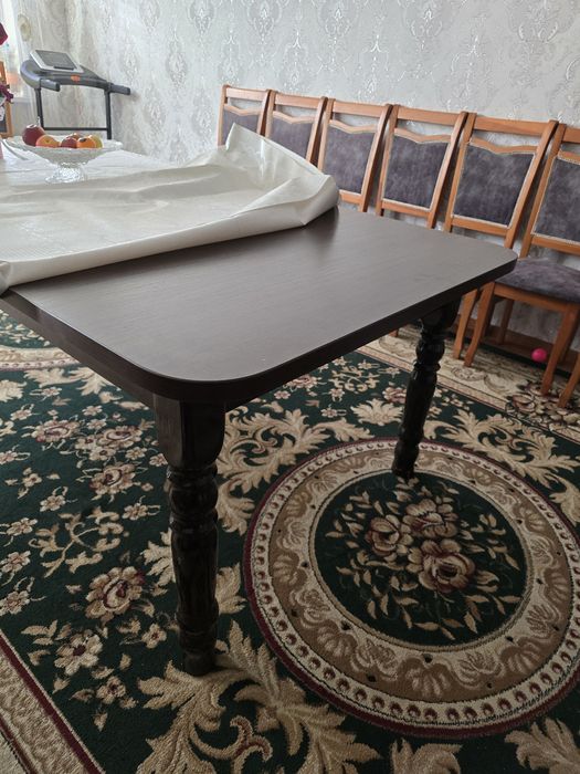 Продам стол в гостиную