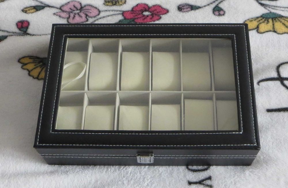 Кутия за 12 часовника (или за бижута)