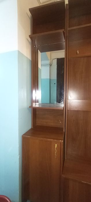 Продам шкаф с зеркалом