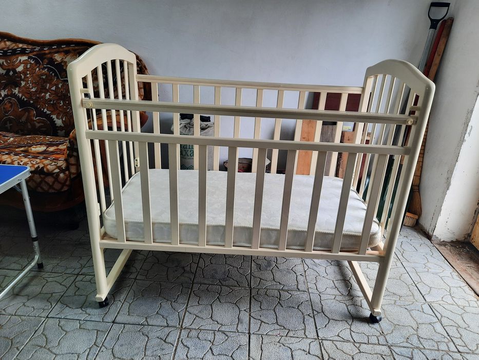 Продам детскую кроватку