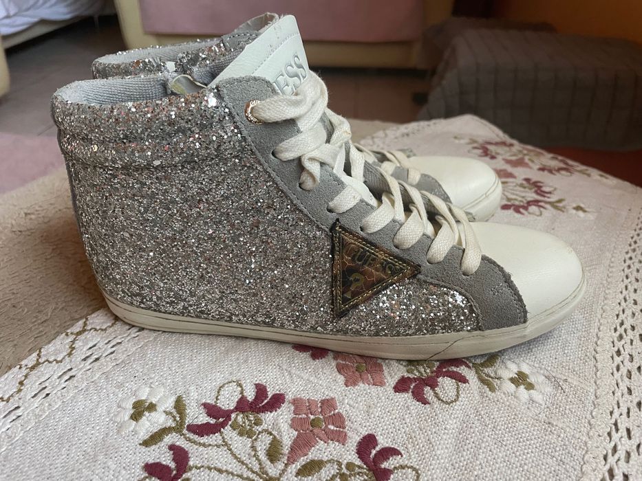 Чисто нови обувки guess