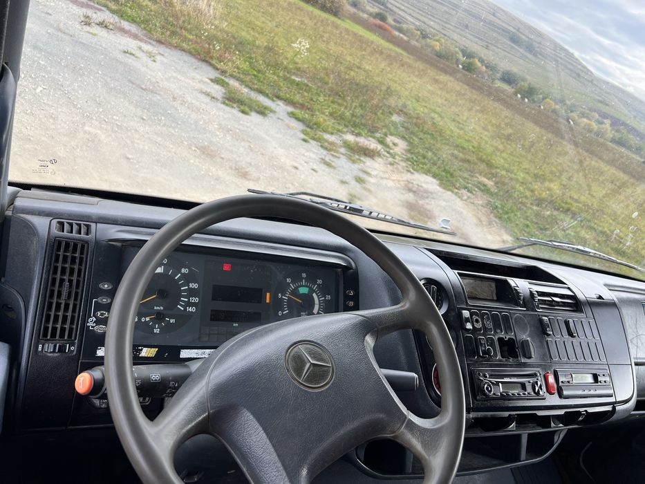 Mercedes Atego basculabil cu macara