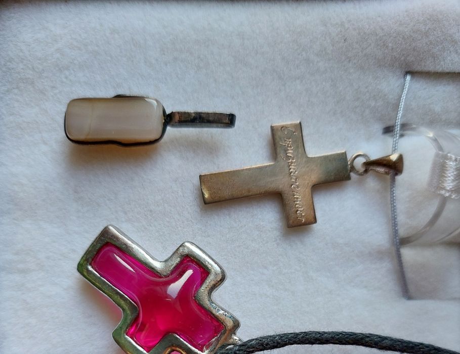 Гердани, гривни, полускъпоценни камъни минерали